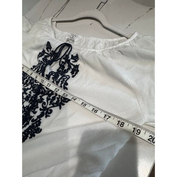 Chic Connection Women's Embroidered Shift Dress Floral Size Medium White - Picture 7 of 9